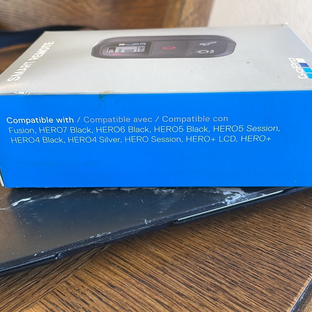 GoPro - Smart Remote - Long Range Remote Control for your GoPro Camera - Picture 3 of 4